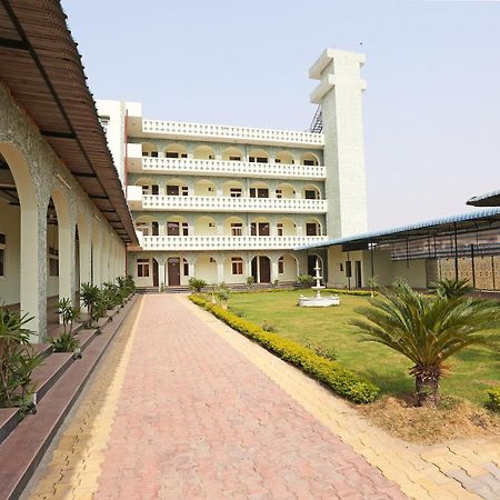 Hotel O Radhika Resort Kota  Luaran gambar
